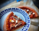 Foto del paso 6 de la receta: Pizza especial rosa dos quesos con anchoas