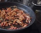 Une image de l'étape 1 de Tarte à l'échalote et au bacon.