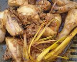 Foto langkah ke 3 dari resep Ayam Goreng Kremes Lengkuas.