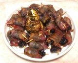Baconbe göngyölt aszalt szilva falatkák recept fázis 4 fotója