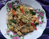 Foto langkah ke 4 dari resep Tumis Tauge Tahu Ikan Asin.