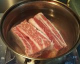 A picture of step 1 of Braised Beef Ribs with Potatoes.