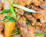 Foto langkah ke 4 dari resep Ayam kecap bawang bombay.