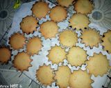 A picture of step 2 of 100 pieces cup cakes.