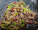 Foto langkah ke 5 dari resep Tumis Bunga Pepaya Teri-yaki.