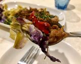 รูปขั้นตอนการทำที่ 6 ของ กะเพราไก่หมูสับคู่ดอกกระเจียวหวาน