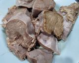 Foto langkah ke 2 dari resep Lidah Sapi Cabe Hijau.