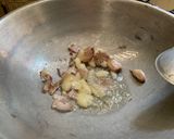 รูปขั้นตอนการทำที่ 2 ของ ข้าวผัดน้ำพริกเผากุ้งใส่หมูสับกับไข่เค็ม