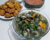 Foto langkah ke 5 dari resep Bening Kelor Kerang.