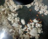 Foto langkah ke 3 dari resep Popcorn Diet Tanpa Minyak Tanpa Margarin.