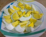 A picture of step 2 of Egg Pakorhay.