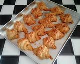 Foto langkah ke 7 dari resep Croissant Mini Ngeju bgt..Ekonomis Praktis & Simple.