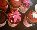A picture of step 4 of Drips cupcakes.