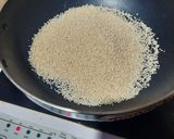 तिल गुड़ की चिक्की (til gur ki chikki recipe in Hindi) रेसिपी चरण 1 फोटो