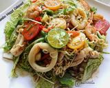 Gambar langkah 3 resipi Kerabu Maggi Calamari.