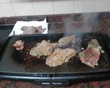 Foto del paso 1 de la receta: Filetes de ternera a la plancha con papas cocidas