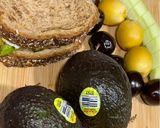 صورة لخطوة 4 من وصفة ساندويتش البيض مع الشيدر والأفوكادو 🥪🍳🥑🍒🥒