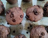 Foto langkah ke 4 dari resep Chocolate Muffin with Oreo (sy pakai chocochip) no mixer.
