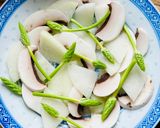 Hình bước làm 4 của món 🌱 Salad Su Hào, Nấm & Măng Tây Rừng Sốt Hành Tăm