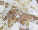 A picture of step 2 of Korean Food Beef Tendon Gumtang Style Collagen Gukbap.