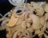 A picture of step 2 of Fried lambs liver and onions.