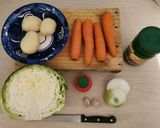 Foto del paso 1 de la receta: Sopa de col con zanahoria y papa
