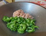 Foto langkah ke 5 dari resep Tumis Pare Tuna.