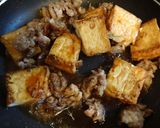 A picture of step 6 of An Easy Chinese-style Dish with Pork Offcuts and Atsuage.