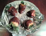 A picture of step 7 of White and Dark Chocolate Covered Strawberries.
