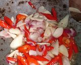 Foto langkah ke 3 dari resep Tumis pepaya muda serut.