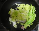 A picture of step 3 of Spring Cabbage and Pork Cream Pasta.