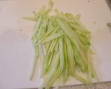 A picture of step 3 of Papaya Champuru (Okinawan Stir-Fry Dish).