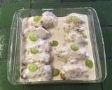Foto del paso 4 de la receta: Rollitos de pollo con uvas y piñones en salsa de queso gruyére ©