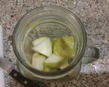 Foto del paso 1 de la receta: Batido espeso de manzana, acelga y ají