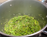 Foto del paso 3 de la receta: Crema fría de espárragos verdes con tomates secos