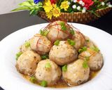Hình bước làm 3 của món Tôm trộn thịt gà xay nhồi nấm đông cô hấp, sốt dầu hào