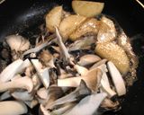 A picture of step 5 of Stir-Fried Mushrooms and Yam with Butter and Soy Sauce.