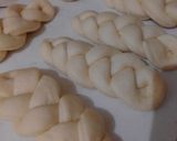 Foto langkah ke 3 dari resep Donat kepang korea (korean twisted doughnut).
