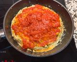 Foto del paso 16 de la receta Tortilla de brócoli con sobre mesa de tomate