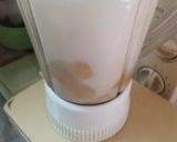 A picture of step 1 of Apricot and banana shake.