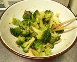 A picture of step 3 of Microwaved Broccoli with Ume and Garlic.