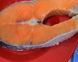 สเต๊กปลาแซลมอน เสิร์ฟพร้อมซอสซาวครีมและสลัด วิธีทำสูตร 3 รูป