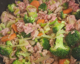 Foto del paso 2 de la receta: Pollo con brócoli y almendras estilo comida china