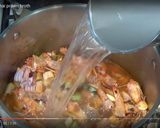 A picture of step 2 of Thai style Prawn Broth.