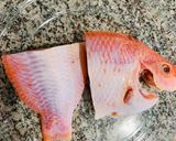 A picture of step 1 of Braised Fish with Turmeric.