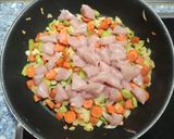 Foto del paso 4 de la receta: Curry de garbanzos con mango y pollo