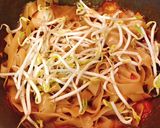 Hình bước làm 3 của món Bánh đa đỏ xào cà chua