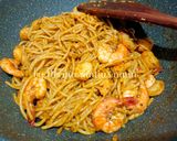 Gambar langkah 12 resipi Spaghetti Goreng Pedas.