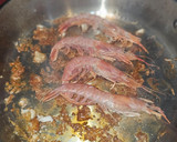 Foto del paso 5 de la receta: Fumet de gambas con mero y patatas