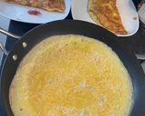 A picture of step 4 of Sauerkraut omelette with cheese.